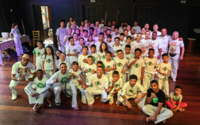Beija-Flor celebra nova etapa da oficina de capoeira com batizado e troca de cordões