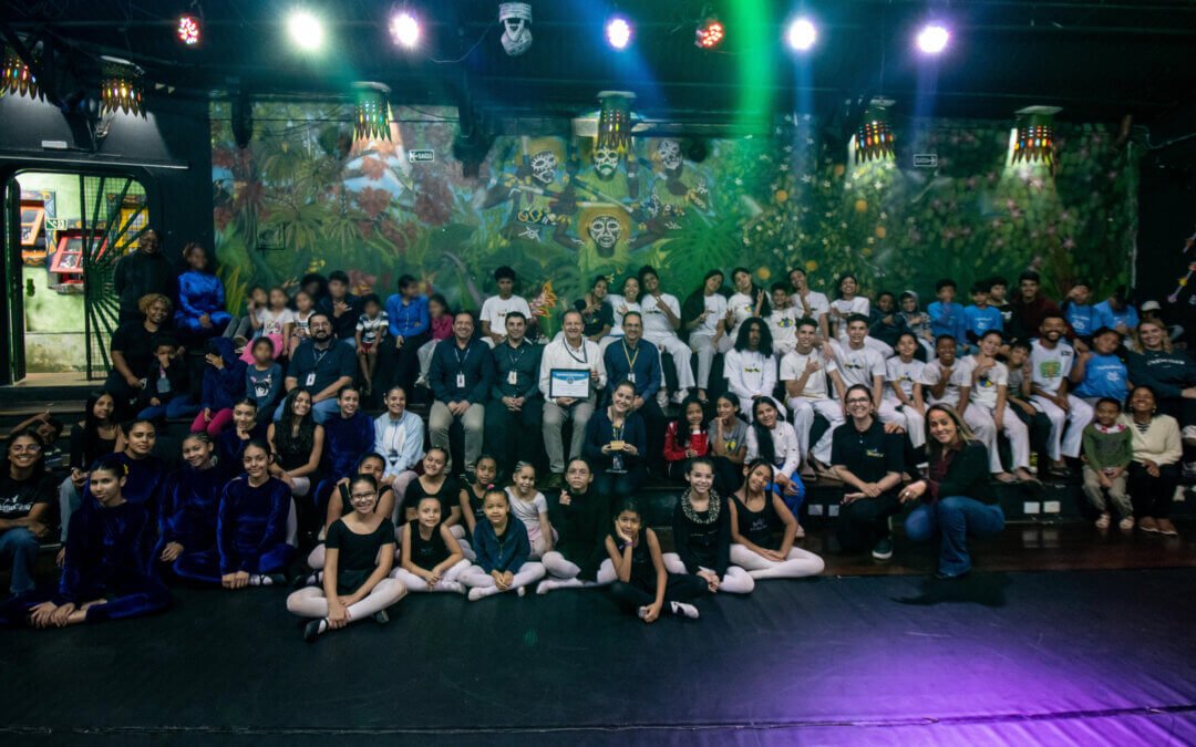 Parker vira Empresa Madrinha e visita Beija-Flor